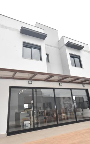 Casa de condomínio à venda com 284m², 3 quartos e 2 vagasfachada do fundo da casa
