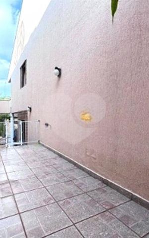 Casa à venda com 217m², 3 quartos e 6 vagas