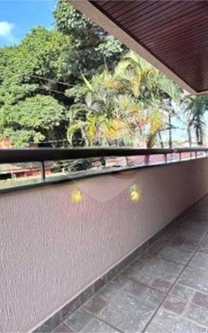 Casa à venda com 217m², 3 quartos e 6 vagas