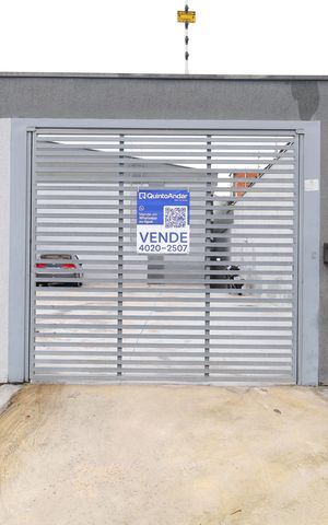 Casa de condomínio à venda com 63m², 2 quartos e 1 vagaPlaca GRANDE instalada na fachada do condomínio, dia 22.09.26 - Código da placa: MMGQ-1280