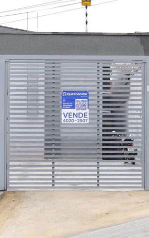 Casa de condomínio à venda com 63m², 2 quartos e 1 vagaPlaca GRANDE instalada na fachada do condomínio, dia 22.09.26 - Código da placa: MMGQ-1280