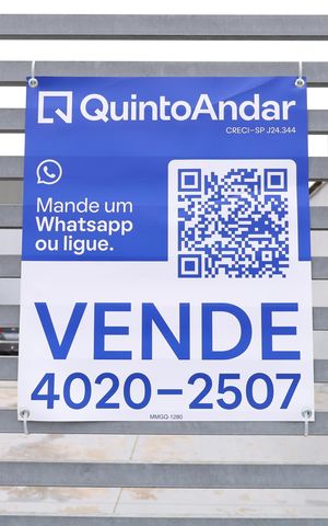 Casa de condomínio à venda com 63m², 2 quartos e 1 vagaPlaca GRANDE instalada na fachada do condomínio, dia 22.09.26 - Código da placa: MMGQ-1280