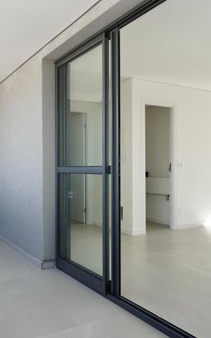 Apartamento à venda com 318m², 4 quartos e 3 vagas Apartamento à venda com 318m², 4 quartos e 3 vagasSala 2 - Varanda