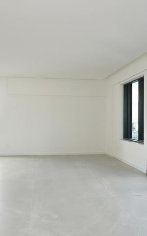 Apartamento à venda com 318m², 4 quartos e 3 vagas Apartamento à venda com 318m², 4 quartos e 3 vagasSala 1