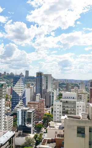Apartamento à venda com 318m², 4 quartos e 3 vagas Apartamento à venda com 318m², 4 quartos e 3 vagasÁrea da Cobertura - Vista