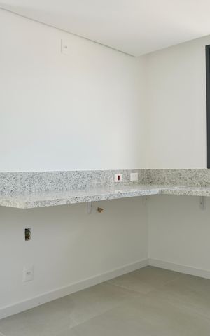 Apartamento à venda com 318m², 4 quartos e 3 vagas Apartamento à venda com 318m², 4 quartos e 3 vagasCozinha