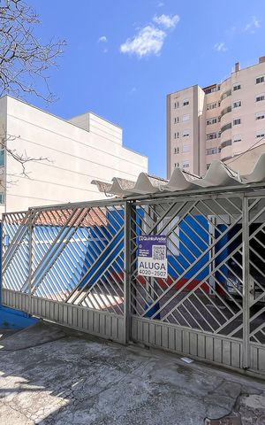 Casa para alugar com 115m², 2 quartos e 3 vagasFachada + plaquinha