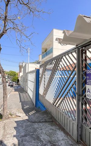 Casa para alugar com 115m², 2 quartos e 3 vagasFachada + plaquinha