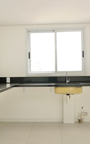Apartamento à venda com 96m², 3 quartos e 2 vagas Apartamento à venda com 96m², 3 quartos e 2 vagasCozinha e Área de Serviço