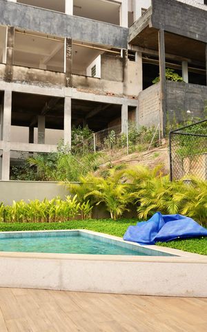 Apartamento à venda com 96m², 3 quartos e 2 vagas Apartamento à venda com 96m², 3 quartos e 2 vagasÁrea comum - Piscina