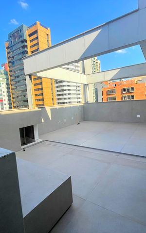 Apartamento à venda com 214m², 3 quartos e 3 vagas Apartamento à venda com 214m², 3 quartos e 3 vagasÁrea externa