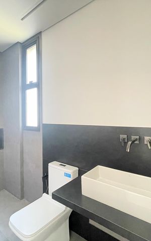Apartamento à venda com 214m², 3 quartos e 3 vagas Apartamento à venda com 214m², 3 quartos e 3 vagasBanheiro