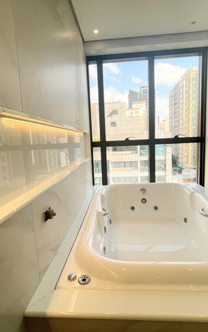 Apartamento à venda com 214m², 3 quartos e 3 vagas Apartamento à venda com 214m², 3 quartos e 3 vagasBanheiro