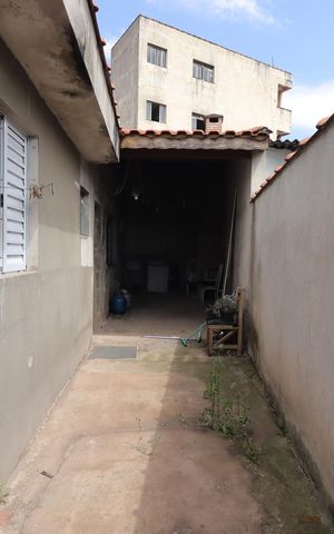 Casa à venda com 217m², 3 quartos e 1 vagaCorredor externo