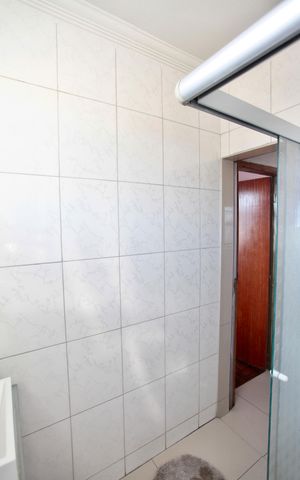 Apartamento à venda com 48m², 2 quartos e 1 vaga Apartamento à venda com 48m², 2 quartos e 1 vagaBanheiro Social