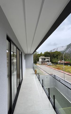 Casa de condomínio para alugar com 222m², 4 quartos e 1 vaga Casa de condomínio para alugar com 222m², 4 quartos e 1 vagaVaranda