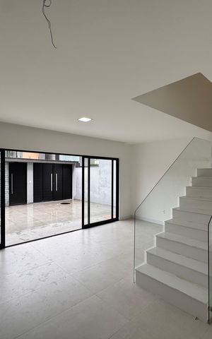 Casa de condomínio para alugar com 222m², 4 quartos e 1 vaga Casa de condomínio para alugar com 222m², 4 quartos e 1 vagaSala