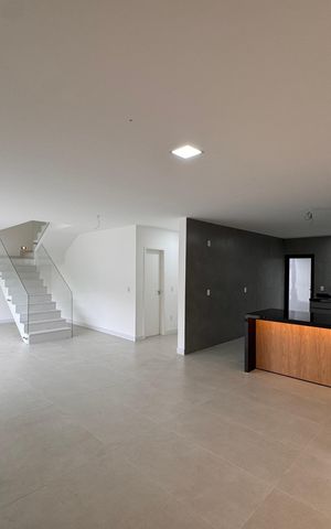Casa de condomínio para alugar com 222m², 4 quartos e 1 vaga Casa de condomínio para alugar com 222m², 4 quartos e 1 vagaSala