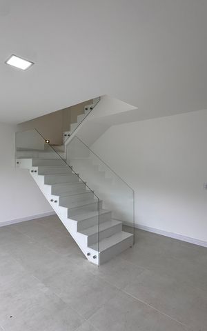 Casa de condomínio para alugar com 222m², 4 quartos e 1 vaga Casa de condomínio para alugar com 222m², 4 quartos e 1 vagaSala