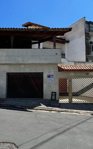 Casa para alugar com 280m², 4 quartos e 3 vagas Casa para alugar com 280m², 4 quartos e 3 vagasFachada