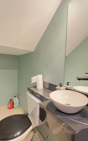 Casa à venda com 100m², 3 quartos e 1 vaga Casa à venda com 100m², 3 quartos e 1 vagaLavabo