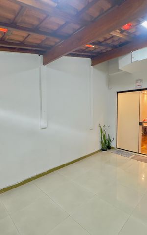 Casa à venda com 100m², 3 quartos e 1 vaga Casa à venda com 100m², 3 quartos e 1 vagaGaragem