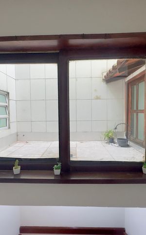 Casa à venda com 100m², 3 quartos e 1 vaga Casa à venda com 100m², 3 quartos e 1 vagaEscada