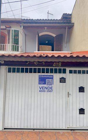 Casa à venda com 100m², 3 quartos e 1 vaga Casa à venda com 100m², 3 quartos e 1 vagaPlaca instalada na fachada do imóvel