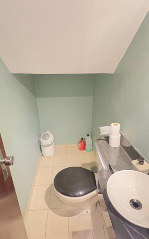 Casa à venda com 100m², 3 quartos e 1 vaga Casa à venda com 100m², 3 quartos e 1 vagaLavabo