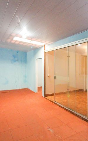 Casa para alugar com 140m², 2 quartos e 2 vagas Casa para alugar com 140m², 2 quartos e 2 vagasFundos