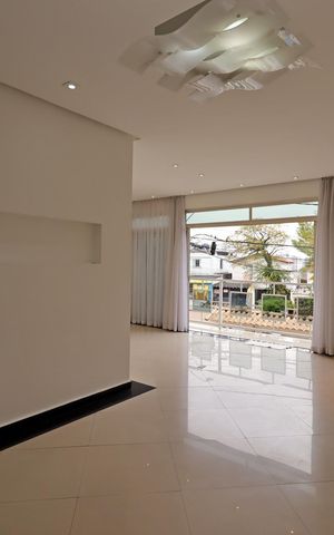 Casa à venda com 300m², 3 quartos e 6 vagasSala