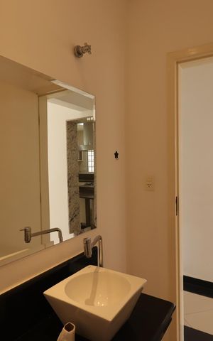Casa à venda com 300m², 3 quartos e 6 vagasLavabo