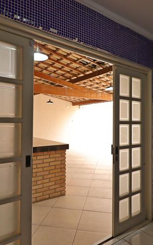 Casa à venda com 300m², 3 quartos e 6 vagasDespensa