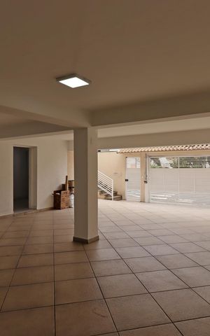 Casa à venda com 300m², 3 quartos e 6 vagasGaragem