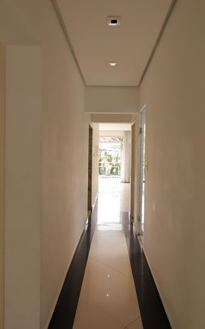 Casa à venda com 300m², 3 quartos e 6 vagasCorredor