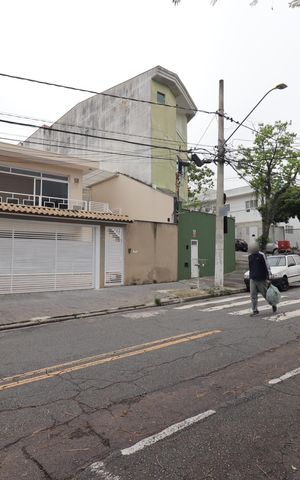 Casa à venda com 300m², 3 quartos e 6 vagasFachada