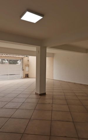 Casa à venda com 300m², 3 quartos e 6 vagasGaragem