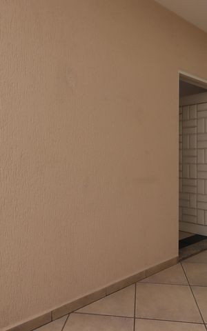 Casa à venda com 300m², 3 quartos e 6 vagasCorredor externo