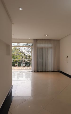 Casa à venda com 300m², 3 quartos e 6 vagasSala