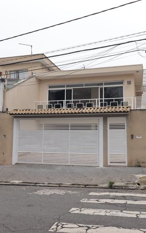 Casa à venda com 300m², 3 quartos e 6 vagasFachada