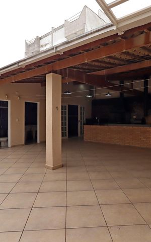 Casa à venda com 300m², 3 quartos e 6 vagasQuintal