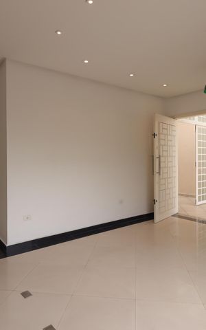 Casa à venda com 300m², 3 quartos e 6 vagasSala