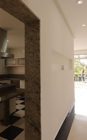 Casa à venda com 300m², 3 quartos e 6 vagasCorredor