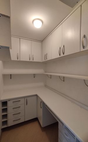 Apartamento à venda com 80m², 3 quartos e 2 vagas Apartamento à venda com 80m², 3 quartos e 2 vagasEscritório