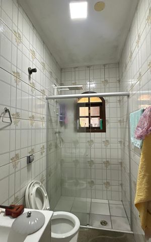 Casa à venda com 50m², 2 quartos e 1 vaga Casa à venda com 50m², 2 quartos e 1 vagaBanheiro