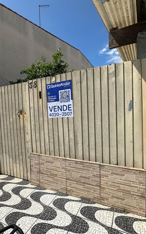 Casa à venda com 50m², 2 quartos e 1 vaga Casa à venda com 50m², 2 quartos e 1 vagaFachada