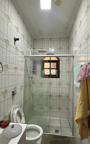 Casa à venda com 50m², 2 quartos e 1 vaga Casa à venda com 50m², 2 quartos e 1 vagaBanheiro