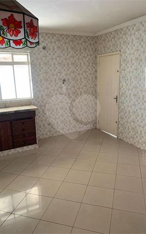 Casa à venda com 300m², 2 quartos e 6 vagas