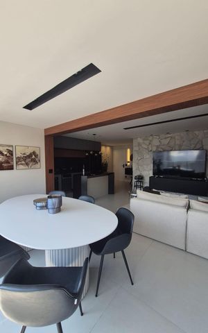 Apartamento à venda com 79m², 2 quartos e 1 vaga Apartamento à venda com 79m², 2 quartos e 1 vagaVaranda