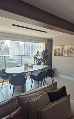 Apartamento à venda com 79m², 2 quartos e 1 vaga Apartamento à venda com 79m², 2 quartos e 1 vagaVaranda